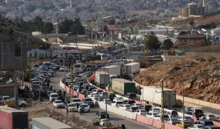 توقفت حركة العبور عقب إنذار بضرورة إخلاء المنطقة (من الويب)