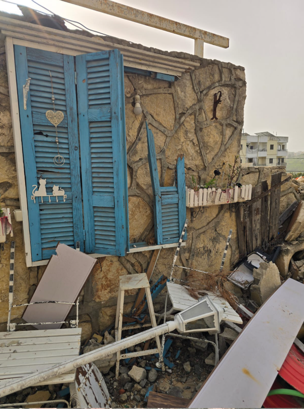 الخراب والدمار في حديقة باسم نحلة