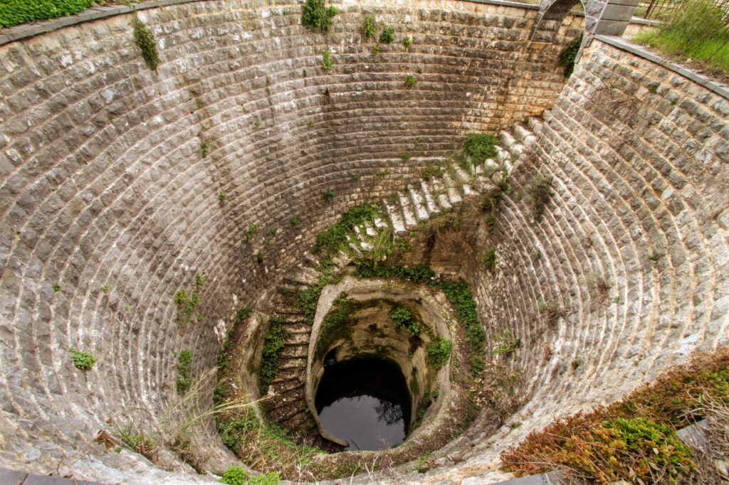 العين الكبيرة في الطيبة