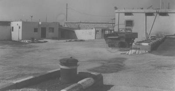 ساحة المعتقل خالية من الزوار