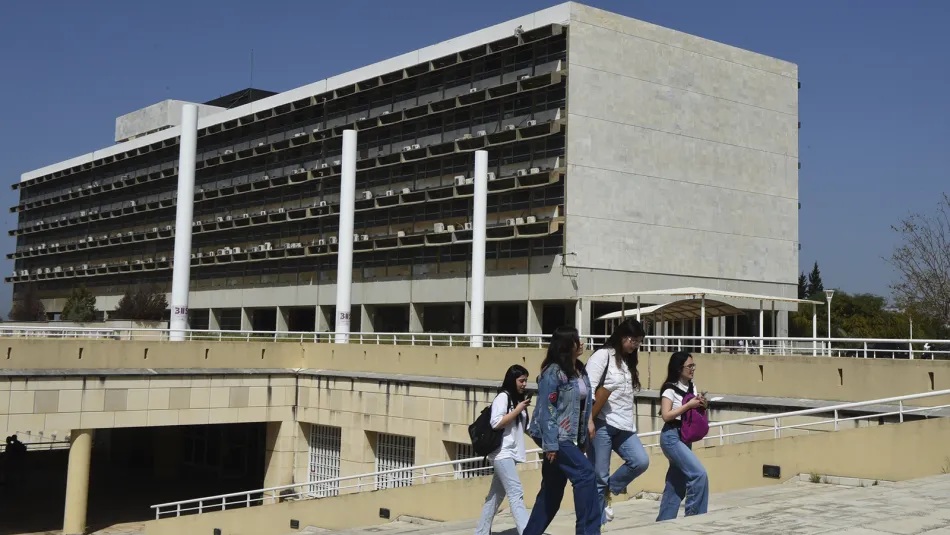 تتواصل إدارة الجامعة مع البلديات مرجعيون وحاصبيا لإحصاء الطلاب واتخاذ الإجراءات المناسبة (المدن)