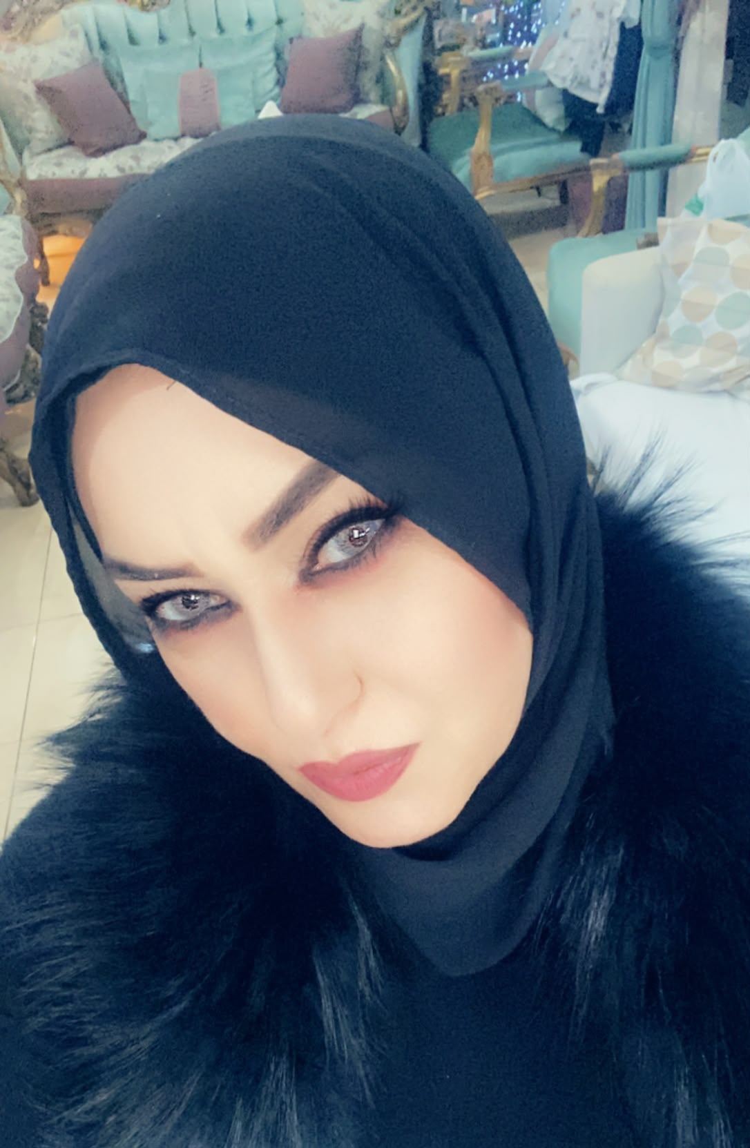 الشاعرة هدى صادق عن الخيام: أحبك كحبي لقراءة سورة من القرآن حيث تصفو الروحُ في آياتِ ربٍّ ما تليتُ بها إلا واطمأننت