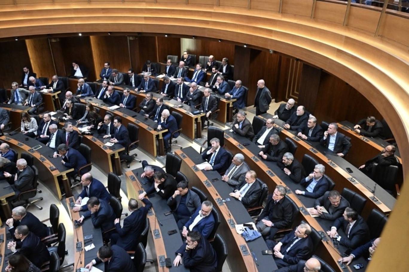 جلسة نيابية برئاسة شيعي ومدينة بنت جبيل تمحى عن الارض وعلى الارض، وجزء من الجنوب يختفي.. كيف يسمحون لانفسهم عقد جلسة نيابية تشريعية تافهة بجدول اتفه، والجنوب منكوب