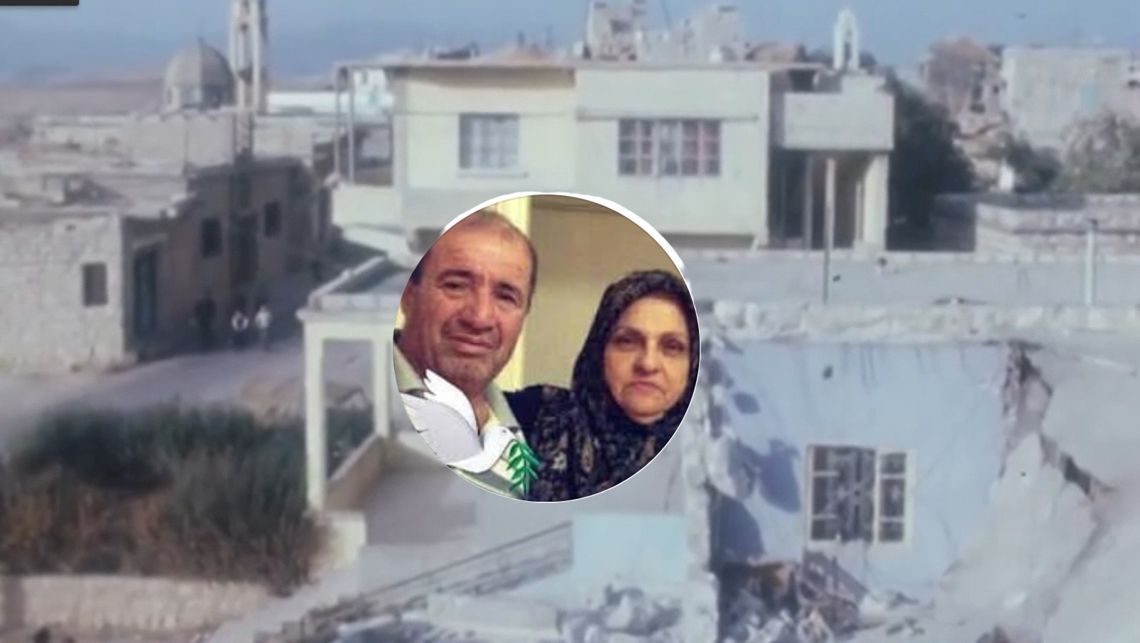مكان سقوط الطائرة.. وفي قلب الصورة الحاج أبوحسين علي الأمين وزوجته الحاجة فاطمة زيبارة الشاهدان على المجزرة