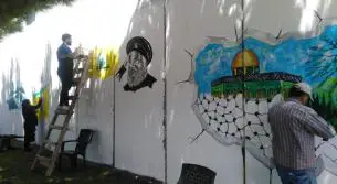 رسومات عند بوابة فاطمة دعما للفلسطينيين وتنديدا بالاعتداءات الاسرائيلية