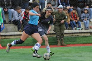 الكتيبة الإسبانية تروّج لكرة القدم للنساء في جنوب لبنان