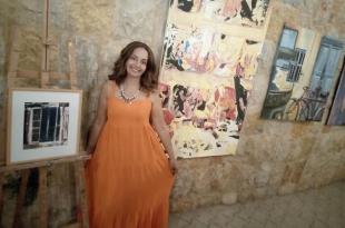 التشكيلية رولا قازان تفتتح معرضها الفردي الذي يحاكي بيوت بيروت وتلبسها حلة جديدة‎‎