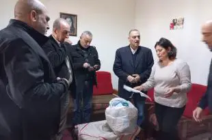 القوات اللبنانية توزع ادوية مزمنة على مرضى في بلدة القليعة