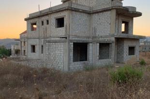 بناء معروض للبيع مع ارض في منطقة جبلي في الخيام