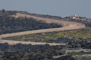 معاريف: مطالبة بإنشاء منطقة أمنية إسرائيلية في جنوب لبنان