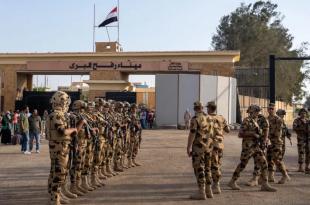 جنود مصريون يطلقون النار على قوات جيش الاحتلال في معبر رفح