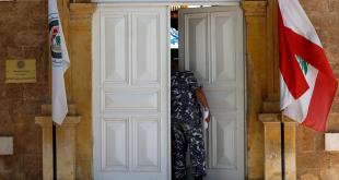 ضابط يبيع رخص مزوَّرة!