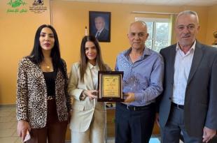 مؤسسة علي قصب الخيرية تقدّم منحًا تعليمية وتكرّم الدكتور خالد مراد لدعمه طلاب العرقوب وقضاء حاصبيا
