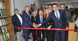 AUST كرّمت البروفسور مسعود ضاهر لإهدائه جزءا أساسيا من مكتبته الخاصة إلى الجامعة