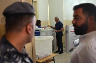 فوضى تسليم صناديق الاقتراع بالنبطية: موظفون غاضبون وإجراءات مشدّدة