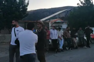 وقفة احتجاجية لاهالي كفركلا استنكارا  لاستمرار إسرائيل باطلاق النارعلى كل من يتنقل داخل البلدة