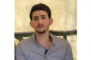 محمد سرور ارتقى تاركاً في سيارته أرجوحة لأطفاله وربطة خبز، من منزله المدمّر