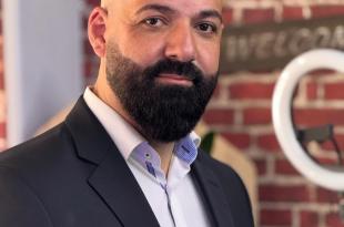 محمد خماسي أول لبناني وعربي يُنتخب عضواً في مجلس بلدية ومحافظة يوليش الألمانية