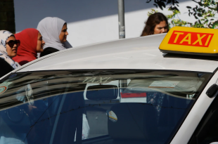 300 ألف ليرة تعرفة السرفيس بعد الزيادة على البنزين: فوضى تسعير ومعاناة الركاب في لبنان