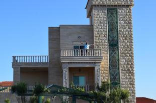 حسن السيد علي: أكثر ما أحببته في منزلي في الخيام هو الحديقة