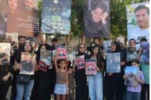 عائلات المفقودين الأربعة في الجنوب تقطع الطرق بحثاً عن خبر
