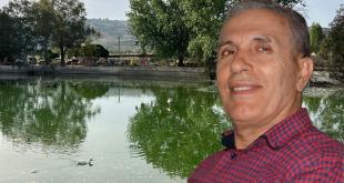 عزت رشيدي: بلدة وثلاث شجرات