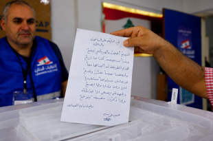 من ذاكرة الخيام.. الشاعر سليمان داود يسخر من الناخب والنائب