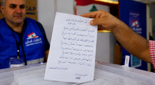 من ذاكرة الخيام.. الشاعر سليمان داود يسخر من الناخب والنائب